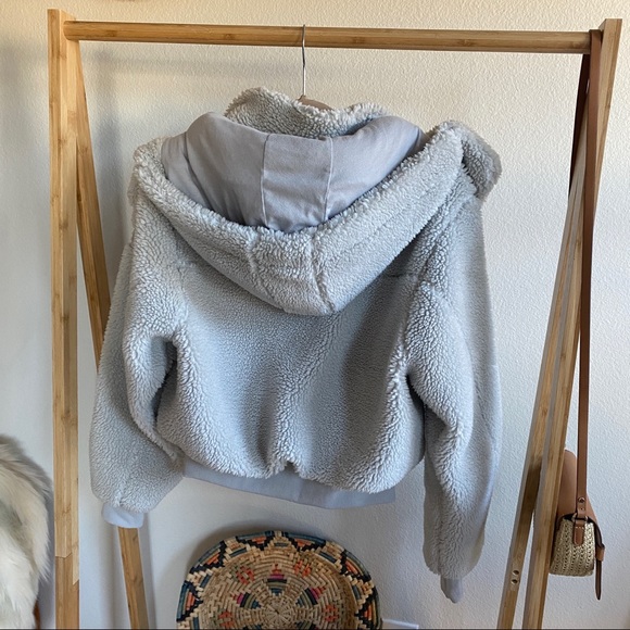 Alo Yoga Grey Cropped Foxy Sherpa Jacket - Picture 6 of 8
